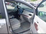 Toyota Sienna Xle V6 5TDYK3DCXBS123680 снимка