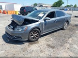 Volkswagen Passat 1.8T S 1VWAT7A32HC010646 снимка