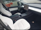 Tesla Model Y Long Range Dual Motor All-Wheel Drive 5YJYGDEE1MF124988 fotografie