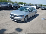 Volkswagen Passat 1.8T Limited Edition 1VWAT7A34FC083255 fotografie
