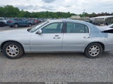 Lincoln Town Car Signature 1LNHM82W21Y630298 fotografie