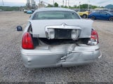 Lincoln Town Car Signature 1LNHM82W21Y630298 photo
