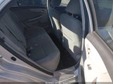 Toyota Corolla Le 2T1BU4EE4DC942427 fotografie