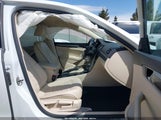 Volkswagen Passat 1.8T R-Line 1VWDT7A3XHC052981 photo