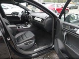 Volkswagen Touareg 3.6L R-Line WVGDF9BP1ED002656 fotografie