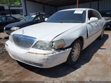 Lincoln Town Car Executive 1LNHM81W43Y703076 снимка