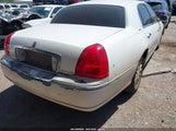 Lincoln Town Car Executive 1LNHM81W43Y703076 снимка