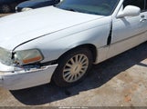 Lincoln Town Car Executive 1LNHM81W43Y703076 снимка