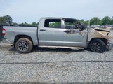 Toyota Tundra Sr5 5.7L V8 5TFDW5F17JX776955 fotografie