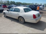 Lincoln Town Car Signature 1LNFM82W0WY723187 photo