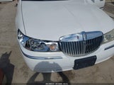 Lincoln Town Car Signature 1LNFM82W0WY723187 photo
