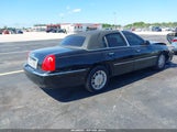 Lincoln Town Car Signature Limited 2LNBL8CV7BX754857 снимка
