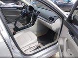 Volkswagen Passat 1.8T Limited Edition 1VWAT7A31FC083777 fotografie