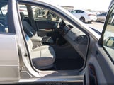 Toyota Camry Le 4T1BE32K93U740410 снимка