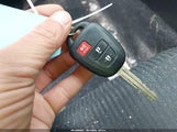 Toyota Rav4 Le JTMBFREV9JJ217073 снимка