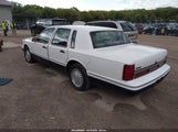 Lincoln Town Car Signature/Spinnaker 1LNLM82W5SY713493 photo
