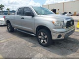 Toyota Tundra 4Wd Truck Grade 5.7L V8 W/Ffv (A6) 5TFUW5F11AX121447 fotografie