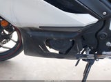 Yamaha Yzfr3 A MH3RH18Y2KK001451 fotografie