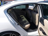 Honda Accord Touring 1HGCR3F90GA027568 fotografie