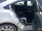 Toyota Corolla Le JTDEPMAE2N3004172 photo
