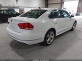 Volkswagen Passat 2.0L Tdi Sel Premium 1VWCN7A38DC101076 photo