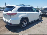 Toyota Highlander Xle V6 5TDKKRFH0FS058698 fotografie