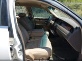 Lincoln Town Car Signature 1LNFM82W1WY723098 photo