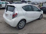 Toyota Prius C Two JTDKDTB37C1022355 снимка