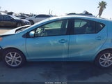 Toyota Prius C Four JTDKDTB34C1026640 fotografie