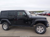 Jeep Wrangler Unlimited Sahara 4X4 1C4HJXEG4LW126216 fotografie