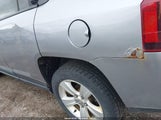 Jeep Compass Latitude 1C4NJDEB6GD637966 photo