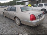 Lincoln Town Car Signature 1LNHM81W65Y638878 снимка