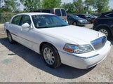 Lincoln Town Car Signature Limited 2LNHM82V78X650872 photo