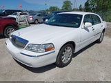 Lincoln Town Car Signature Limited 2LNHM82V78X650872 photo