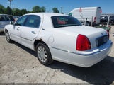 Lincoln Town Car Signature Limited 2LNHM82V78X650872 photo