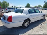 Lincoln Town Car Signature Limited 2LNHM82V78X650872 photo