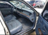 Lincoln Town Car Signature 1LNLM82W0VY637279 снимка