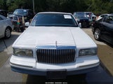 Lincoln Town Car Signature 1LNLM82W0VY637279 photo