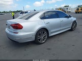 Volkswagen Passat 1.8T R-Line 1VWDT7A36HC068403 photo