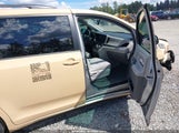 Toyota Sienna Le 8 Passenger 5TDKK3DC2FS580835 снимка