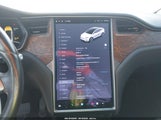 Tesla Model X Long Range Dual Motor All-Wheel Drive/Long Range Plus Dual Motor All-Wheel Drive 5YJXCDE2XLF304255 fotografie