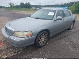 Lincoln Town Car Signature Limited 1LNHM82V26Y619235 photo