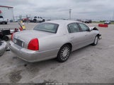 Lincoln Town Car Signature 1LNHM82W13Y602124 fotografie