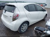 Toyota Prius C Two JTDKDTB33D1555305 fotografie