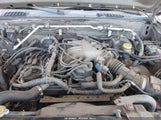 Nissan Frontier Xe-V6 1N6ED27T61C381100 снимка