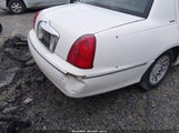 Lincoln Town Car Executive 1LNHM81W6XY706020 fotografie