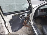 Lincoln Town Car Executive 1LNHM81W6XY706020 fotografie