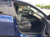 Tesla Model Y Long Range Dual Motor All-Wheel Drive 5YJYGDEE2LF043044 fotografie