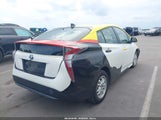 Toyota Prius Two JTDKBRFU6H3551223 fotografie