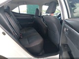 Toyota Corolla Le 5YFBURHE6JP850675 снимка